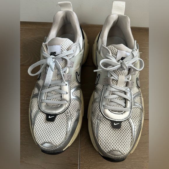 Women's V2K Running Sneakers - Picture 1 of 7